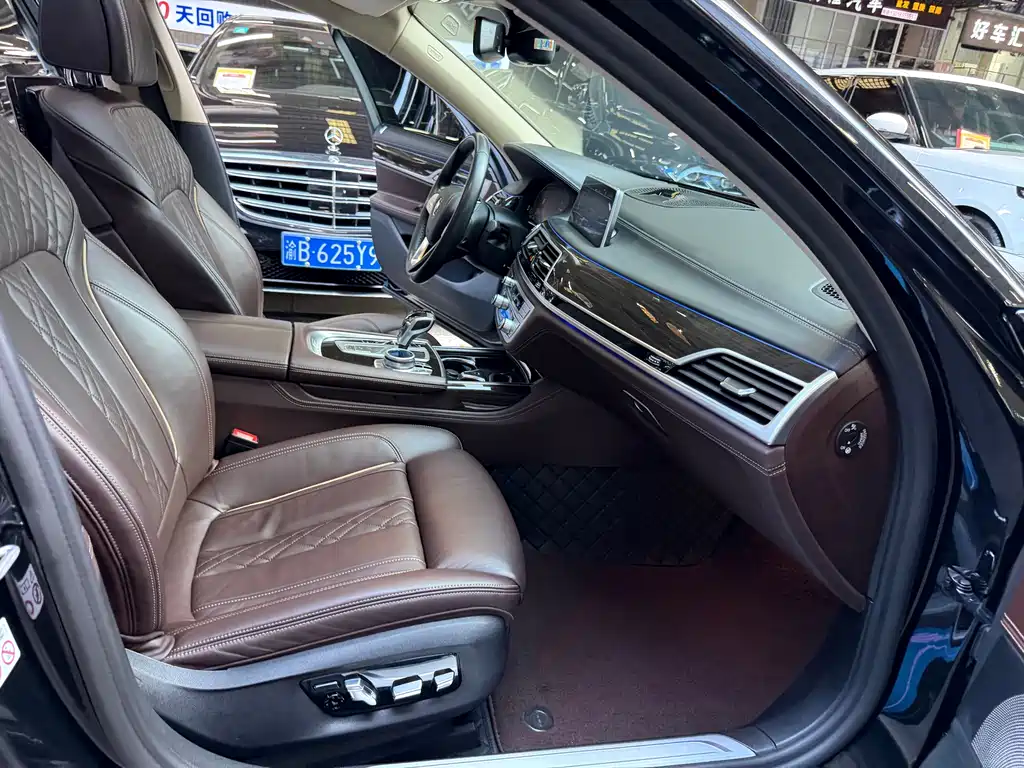 BMW 7 Series — миниатюра 32