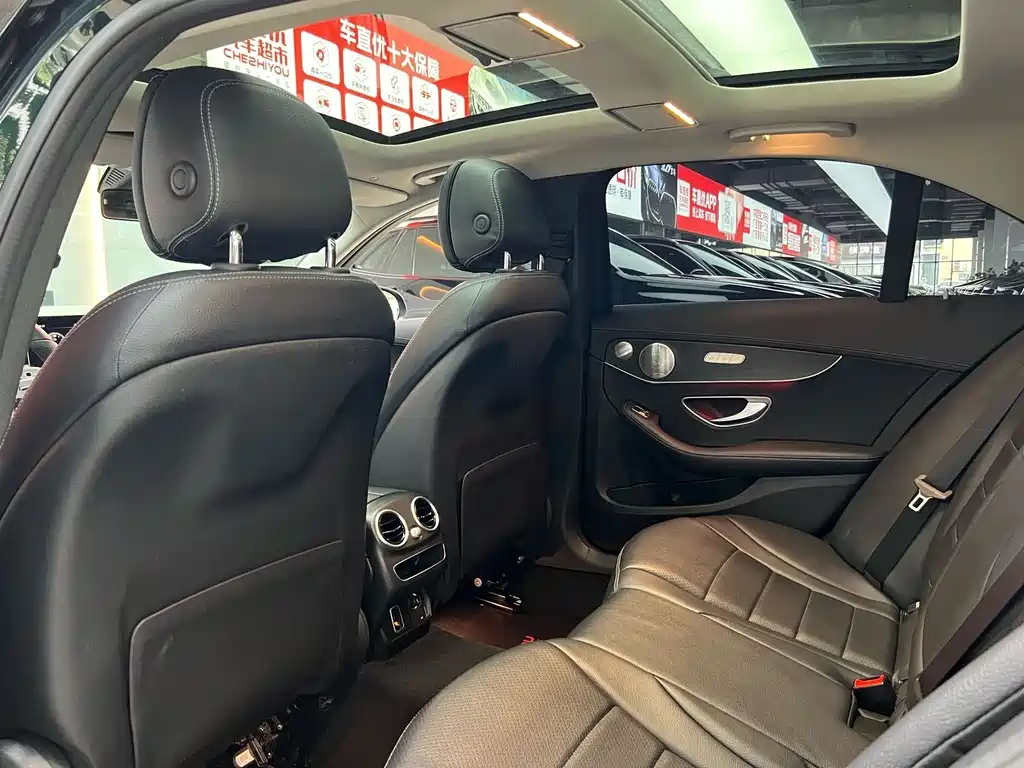 Mercedes-Benz C-Class — миниатюра 11