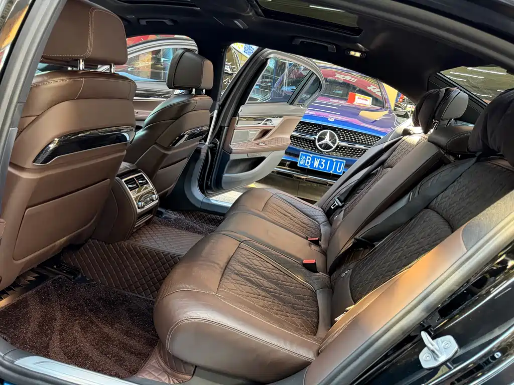 BMW 7 Series — миниатюра 15