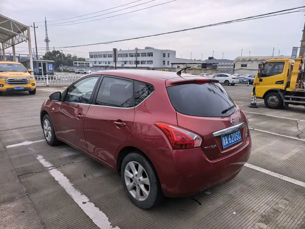 Nissan Tiida — миниатюра 8