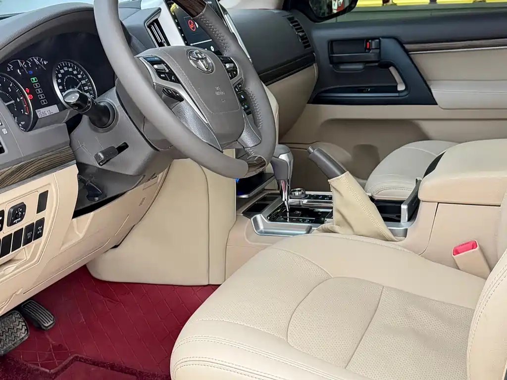 Toyota Land Cruiser 2012 4.0L AT VX