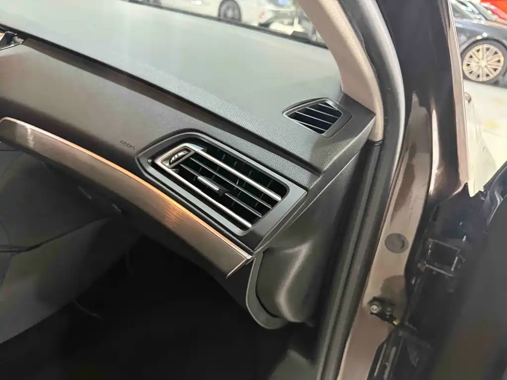 Peugeot 408 — миниатюра 23