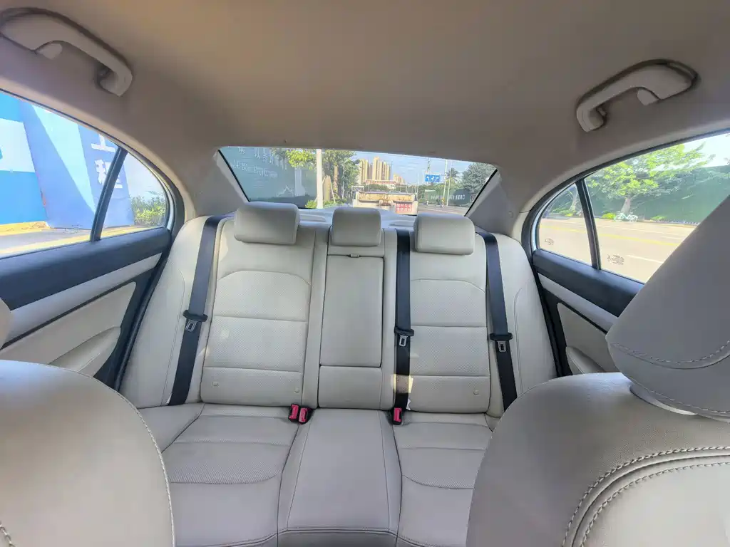Geely Emgrand — миниатюра 10