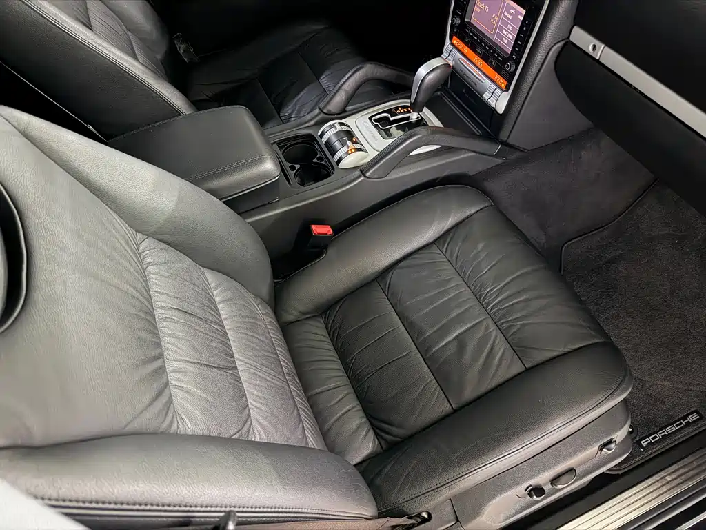 Porsche Cayenne — миниатюра 15