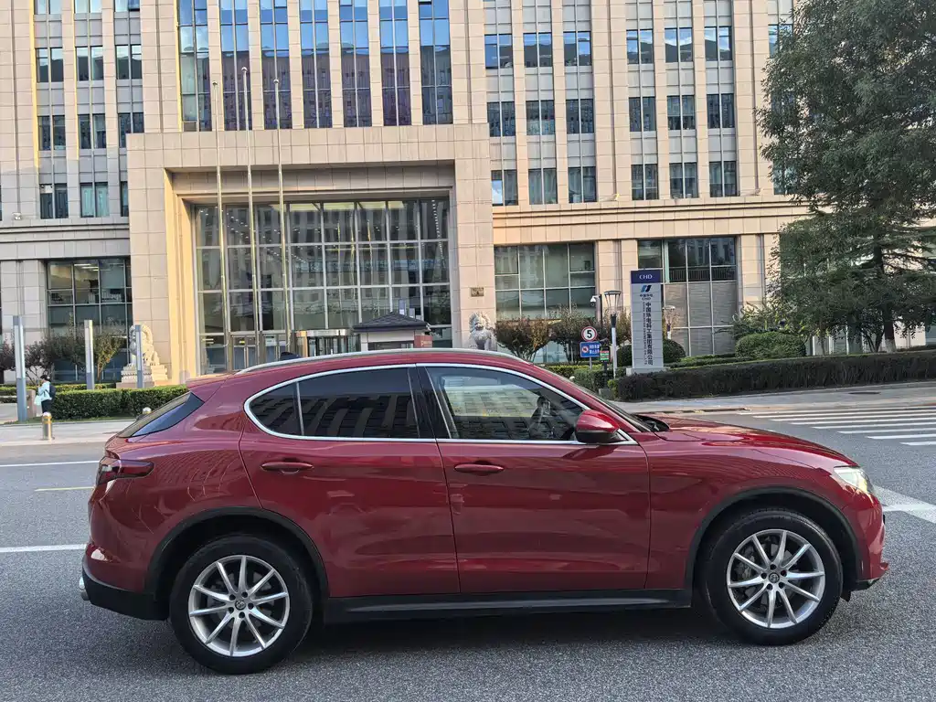 Alfa Romeo Stelvio — миниатюра 6