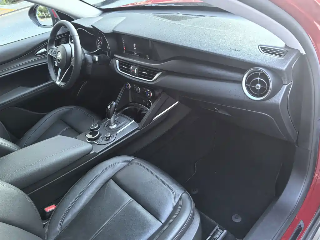 Alfa Romeo Stelvio — миниатюра 10
