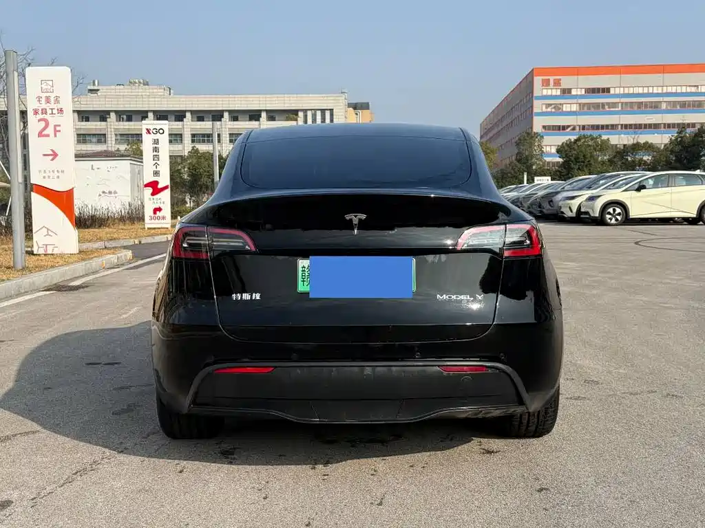 TESLA MODEL Y