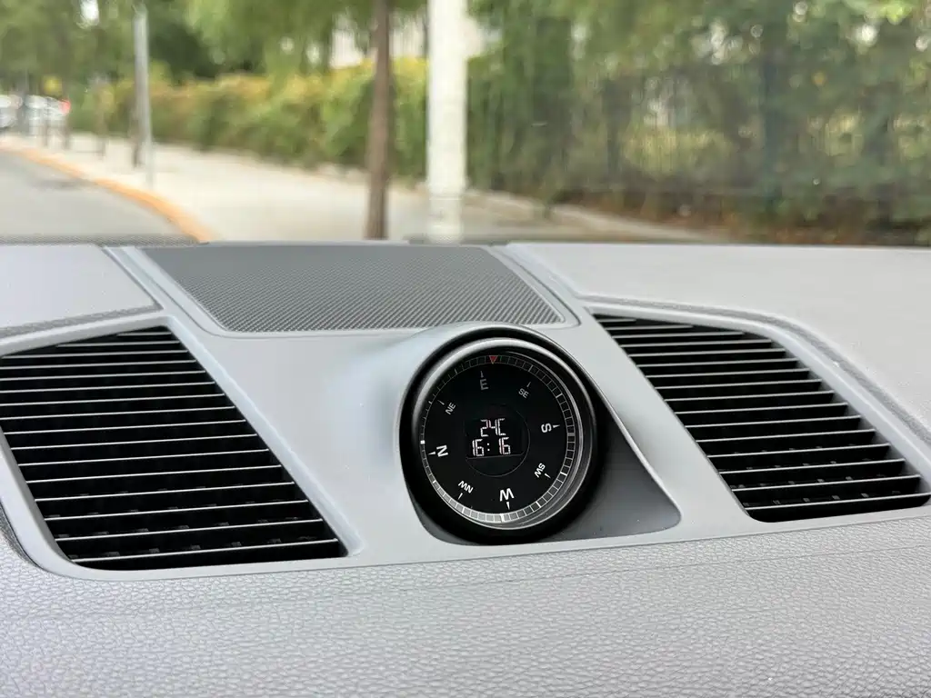 Porsche Cayenne — миниатюра 21