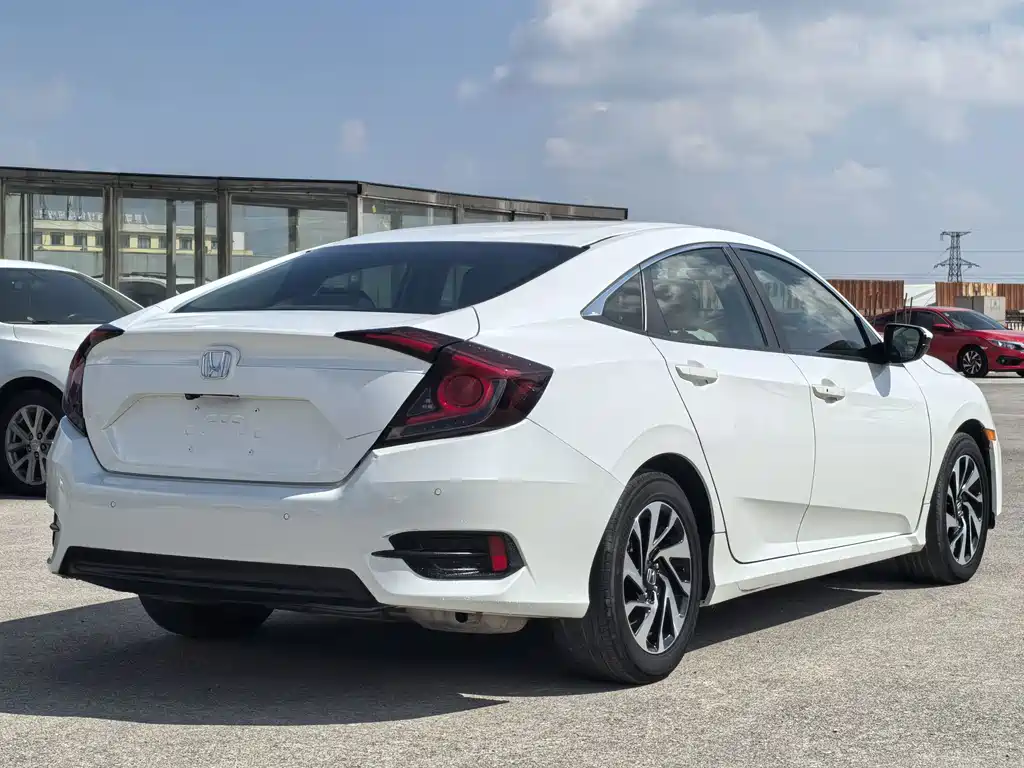 Honda Civic — миниатюра 4