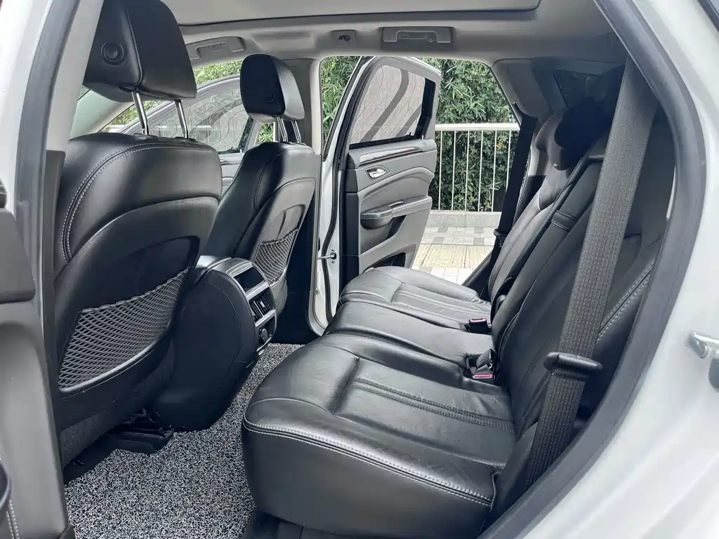 Cadillac SRX — миниатюра 17