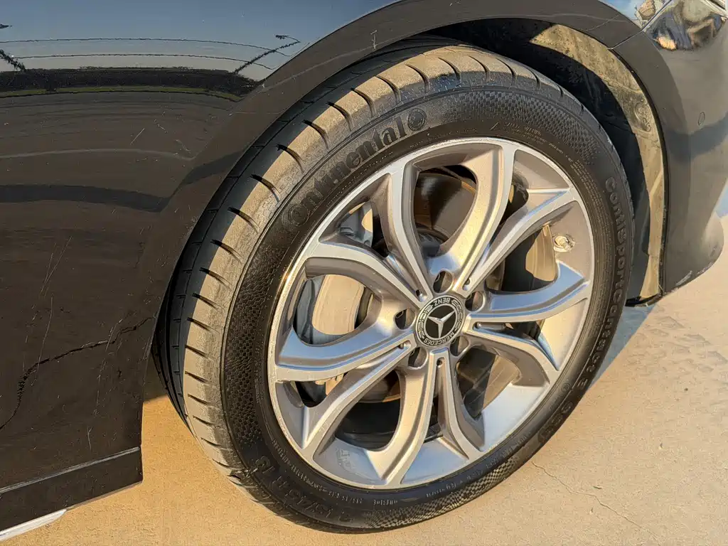 Mercedes-Benz E-Class — миниатюра 7