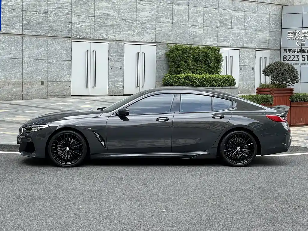 BMW 8 Series — миниатюра 3