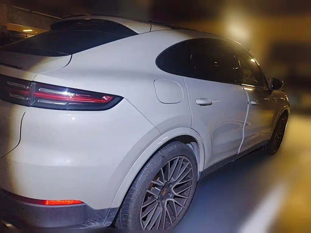 Porsche Cayenne — миниатюра 6