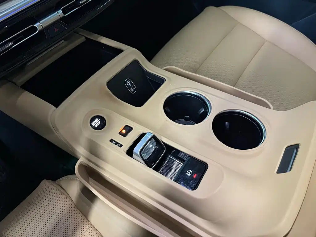 GAC Motor Trumpchi E8 PHEV — миниатюра 14