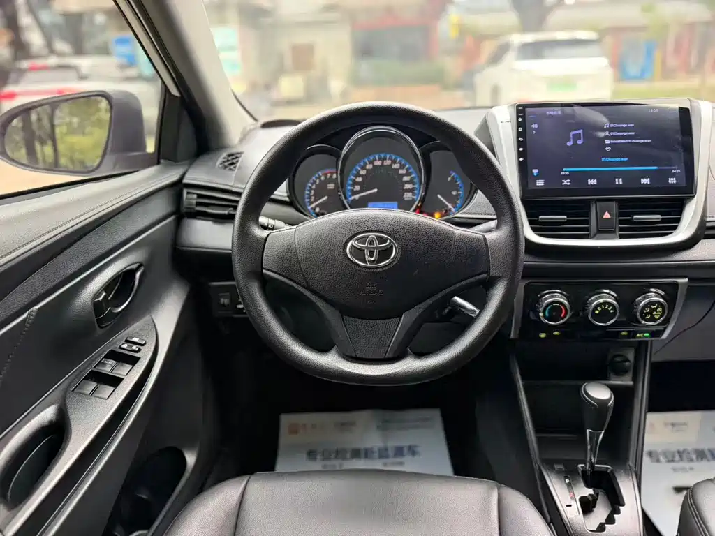 Toyota Yaris L — миниатюра 10
