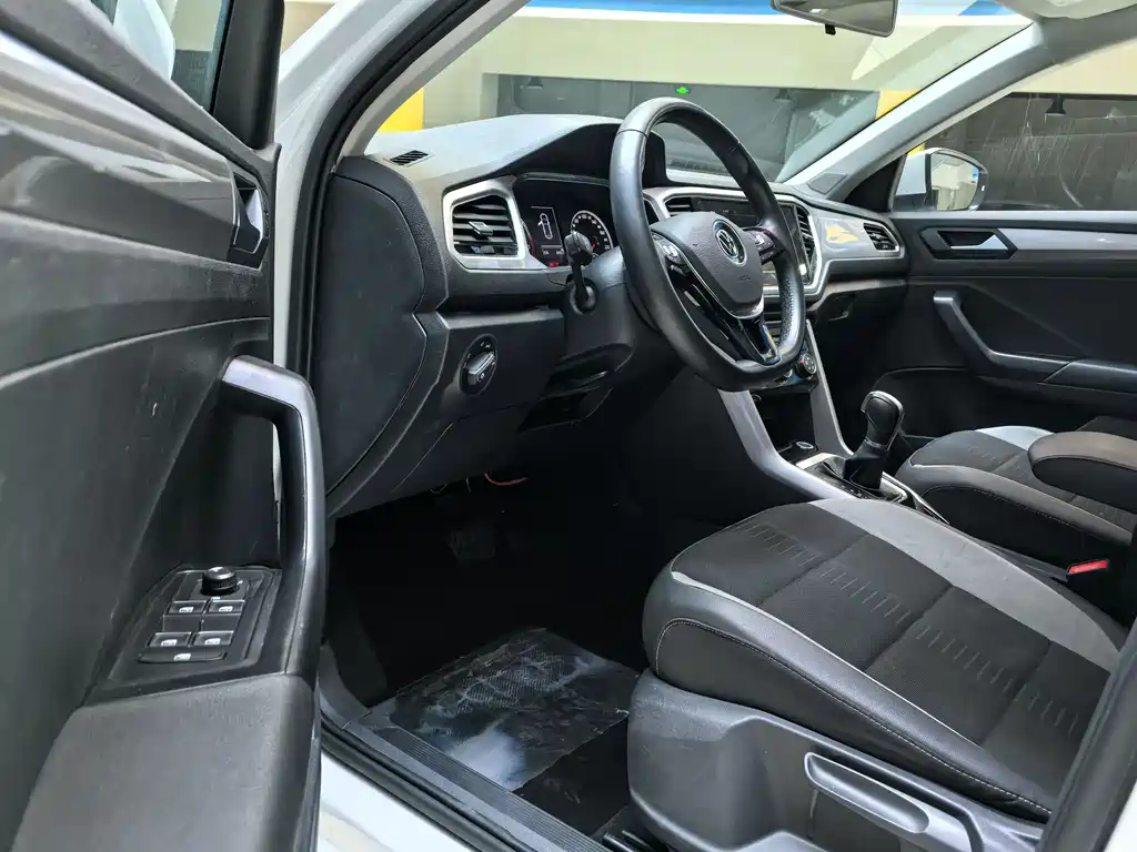 VOLKSWAGEN T ROC EXPLORING SONGS