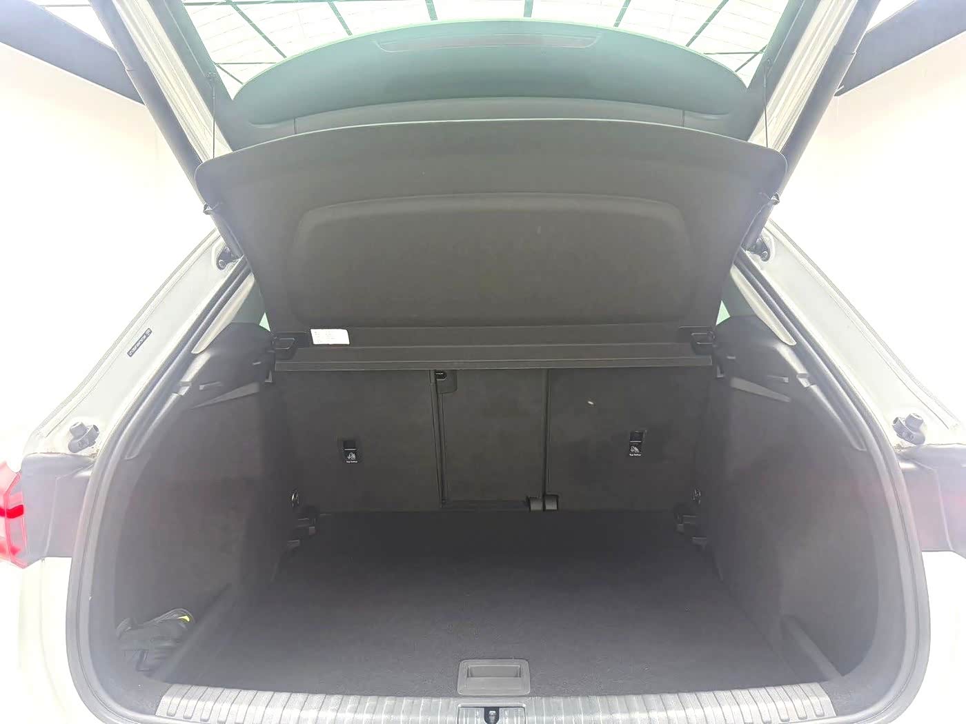 Audi Q3 1.4 л 2023 г. Белый, пробег 16000 км