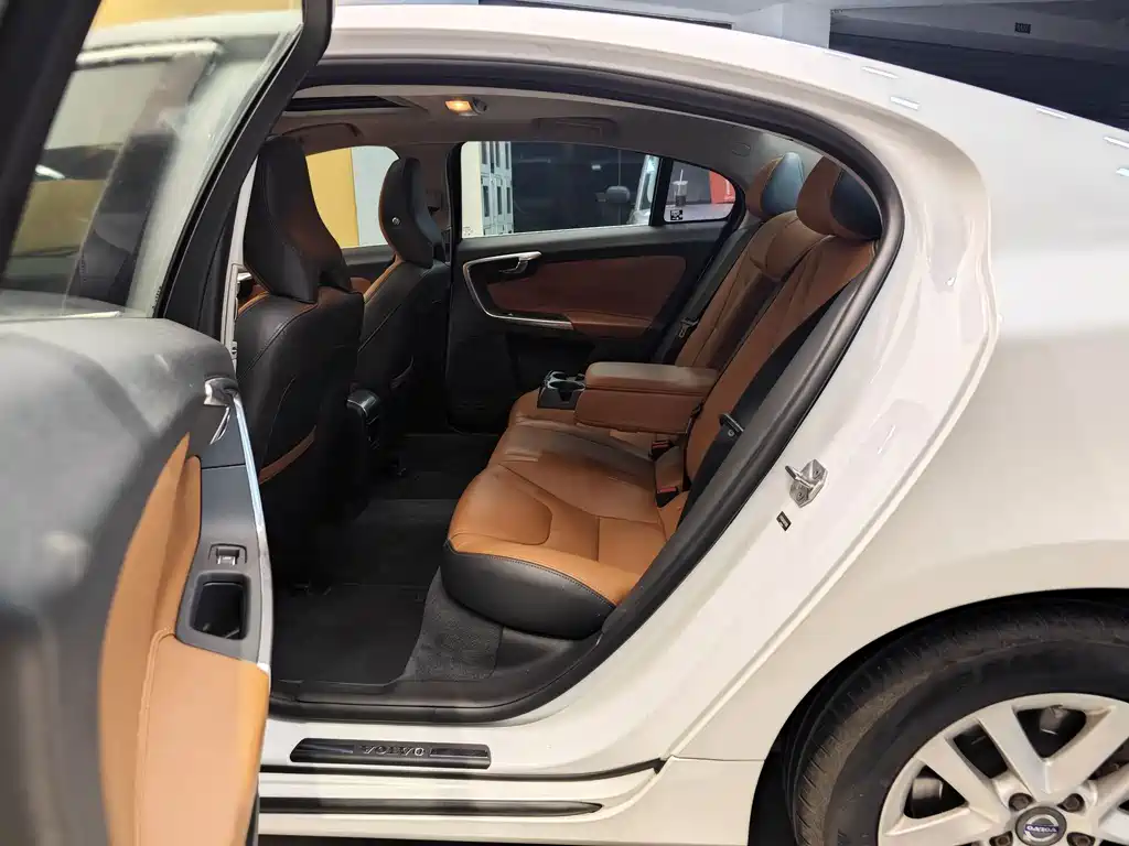 Volvo S60 — миниатюра 21