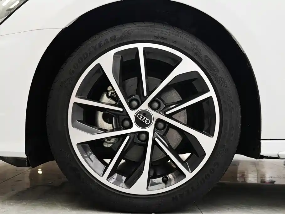 Audi A3 - фото 5