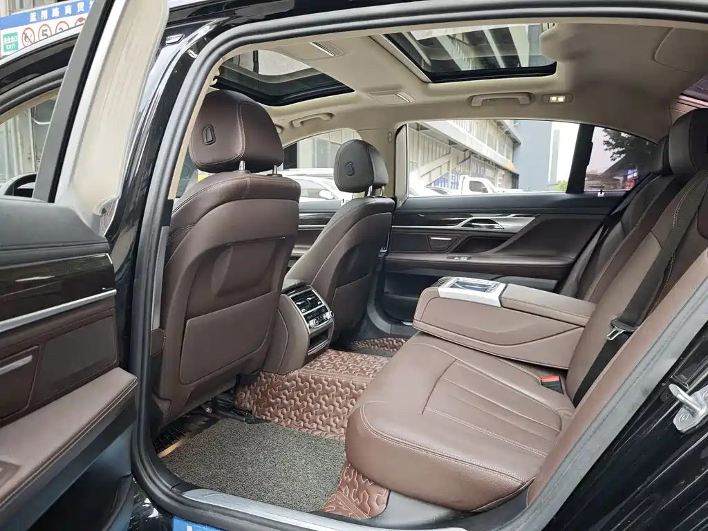 BMW 7 Series 7 2016 730Li Lead