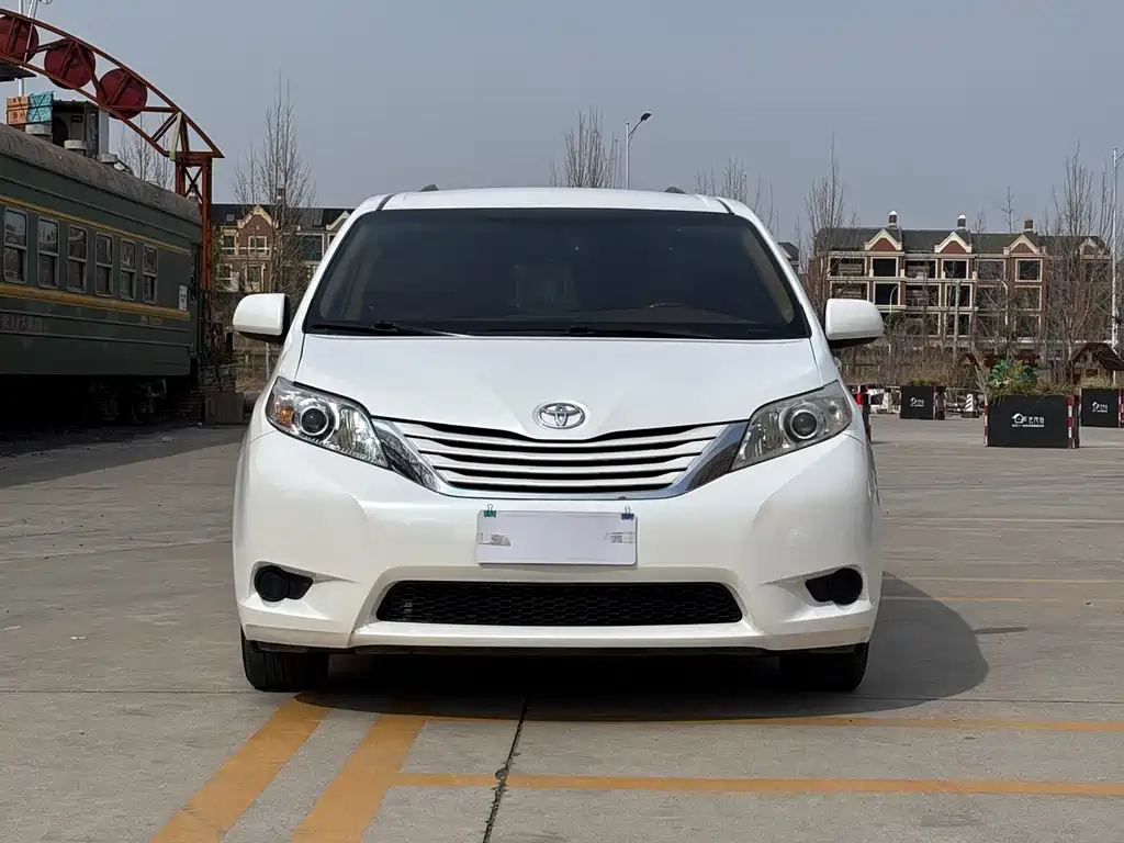 TOYOTA SIENNA