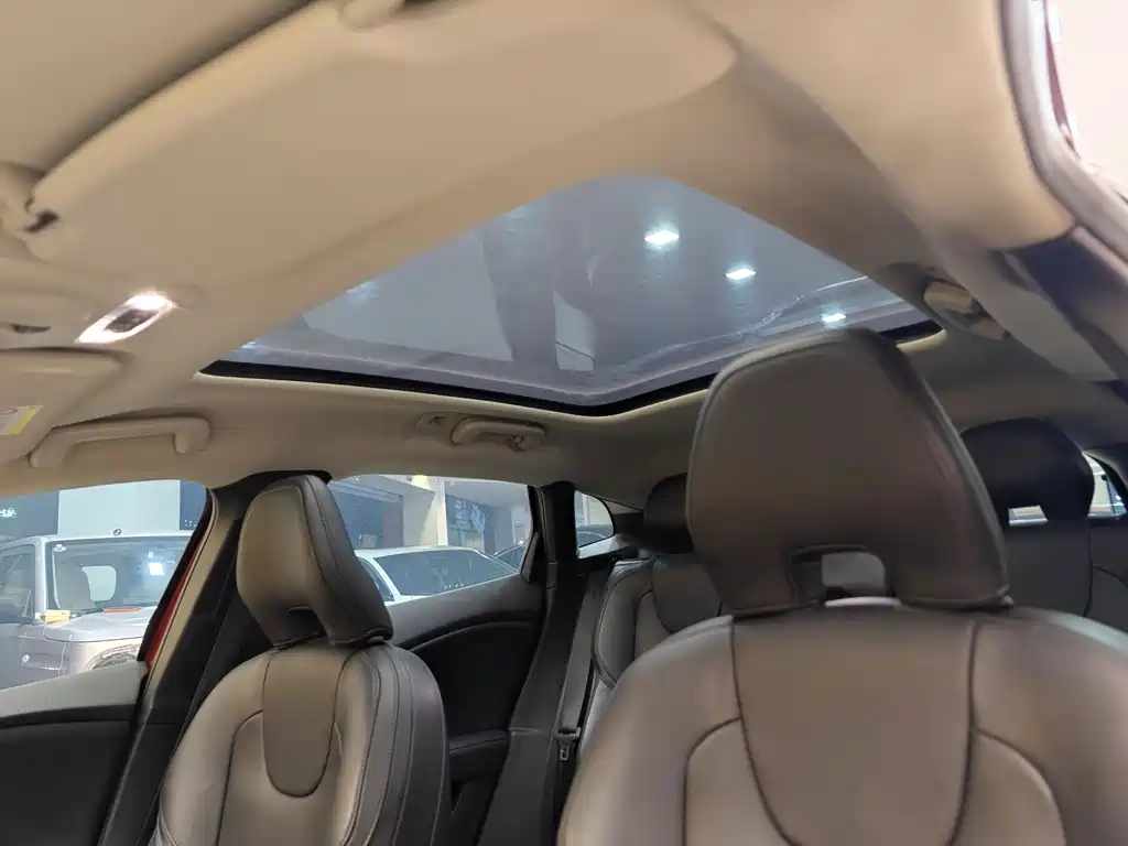 Volvo V40 — миниатюра 12