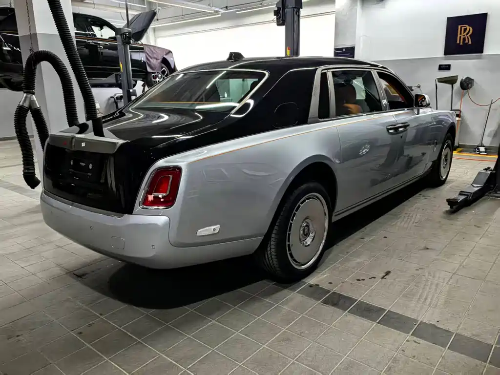 Rolls-Royce Phantom — миниатюра 10