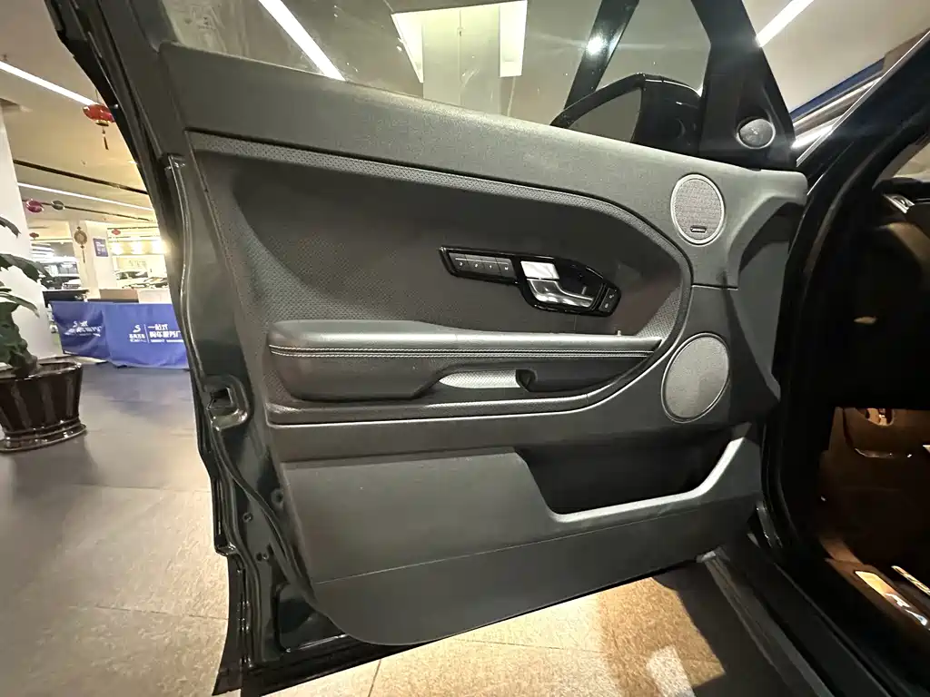 Land Rover Evoque (Import) — миниатюра 12