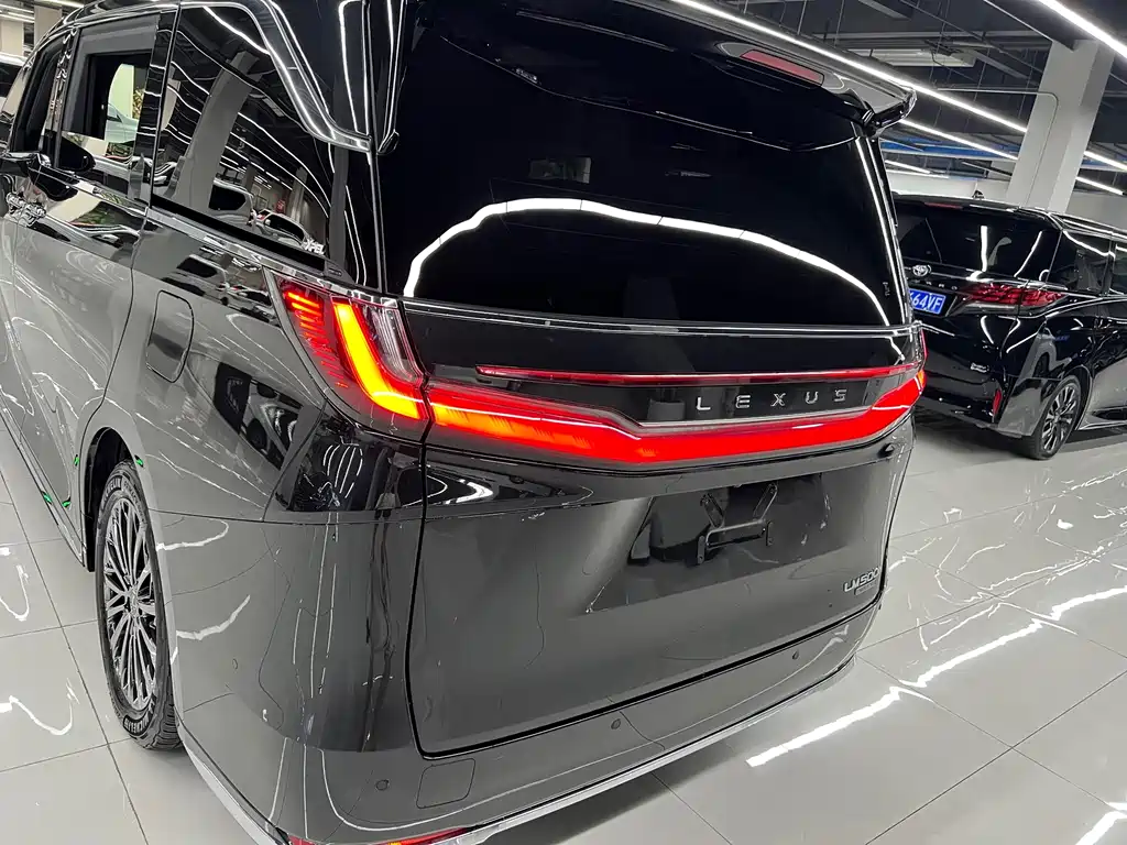 Lexus LM — миниатюра 7