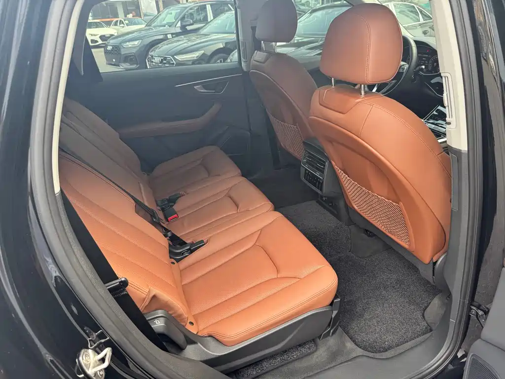Audi Q7 2023 55 TFSI quattro S line Sport