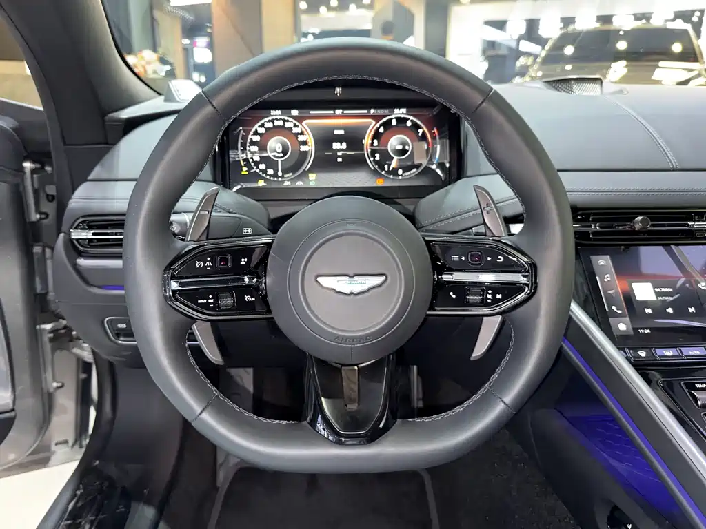 Aston Martin DB12 — миниатюра 6