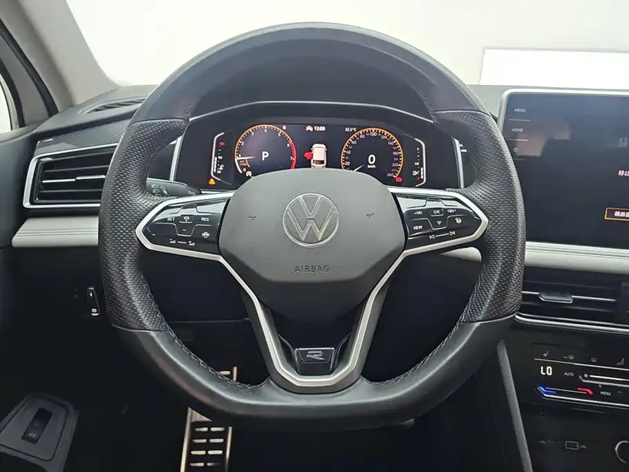 Volkswagen Tiguan L — миниатюра 15