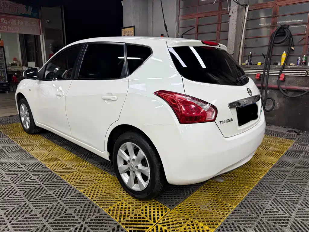 Nissan Tiida 2011 1.6L MT Comfort