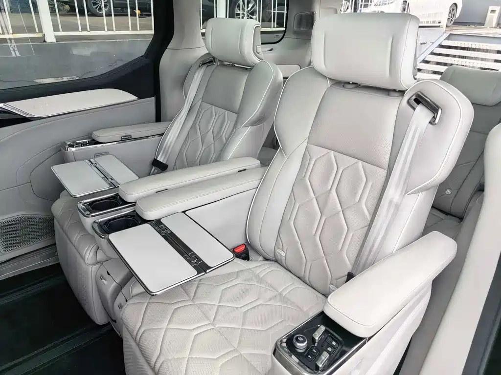 Volvo EM90 — миниатюра 7