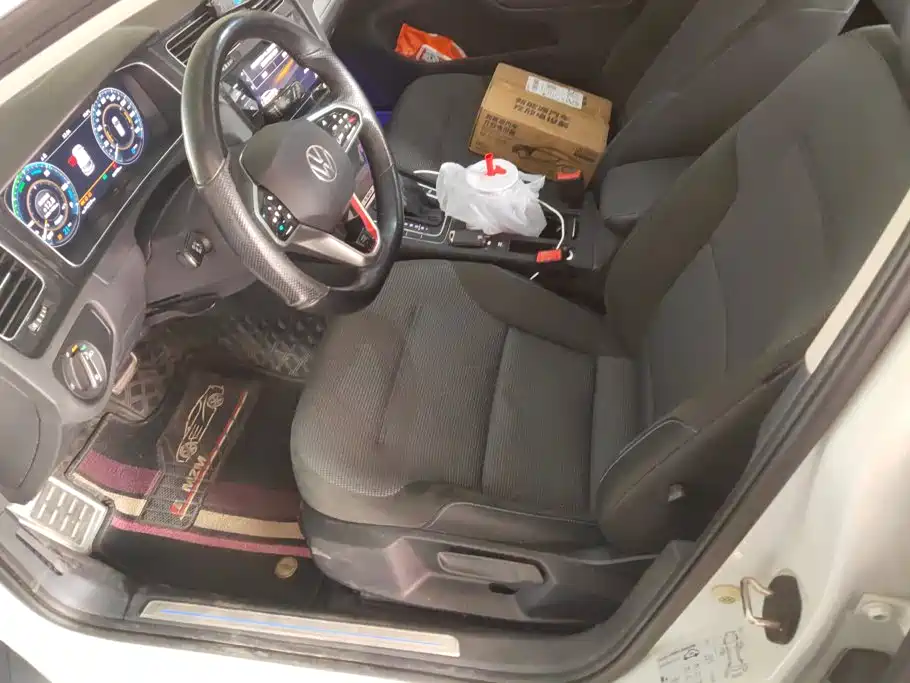 Volkswagen Golf EV — миниатюра 9