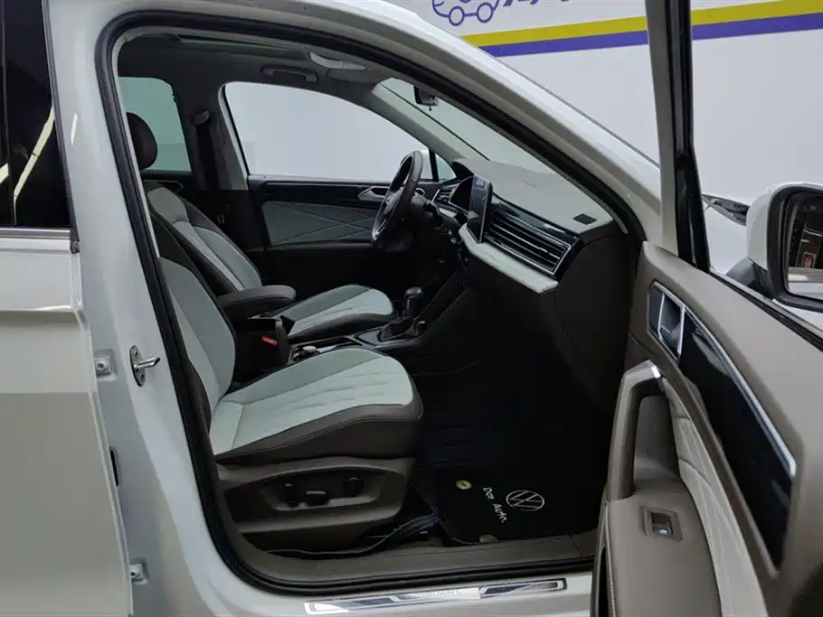 Volkswagen Tiguan L L 2023 330TSI AT Smart