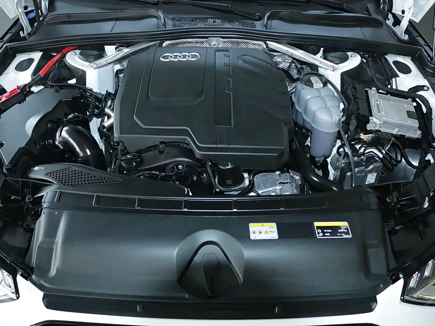Audi A4L 2024 Белый из Китая