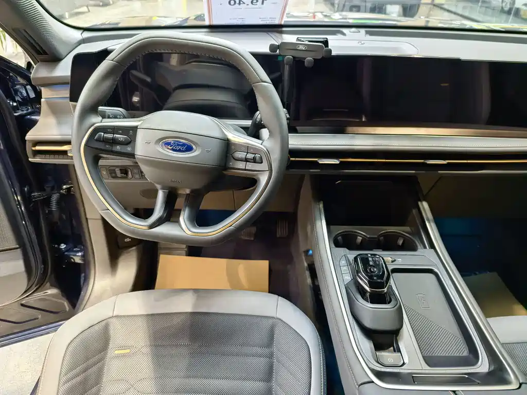 Ford Edge 2023 L 2.0T EcoBoost мест