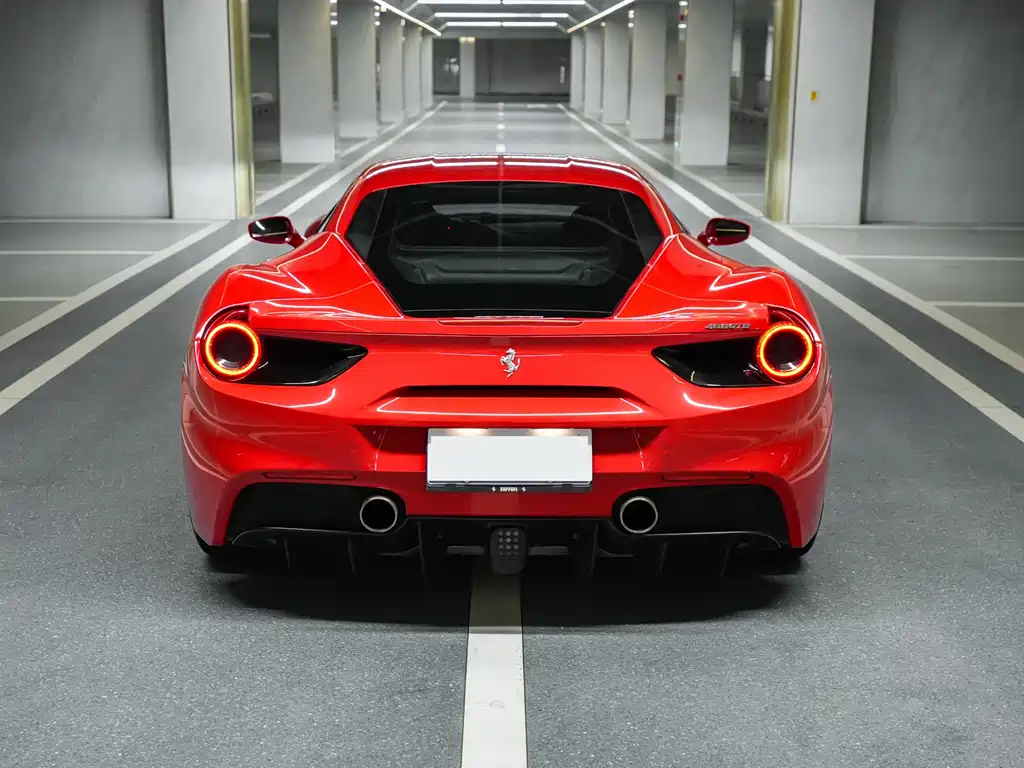 FERRARI 488