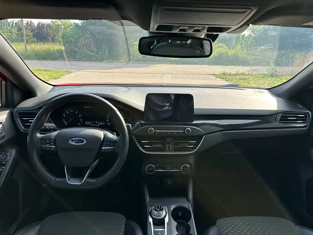 Ford Focus 2019 EcoBoost 180 AT ST Line