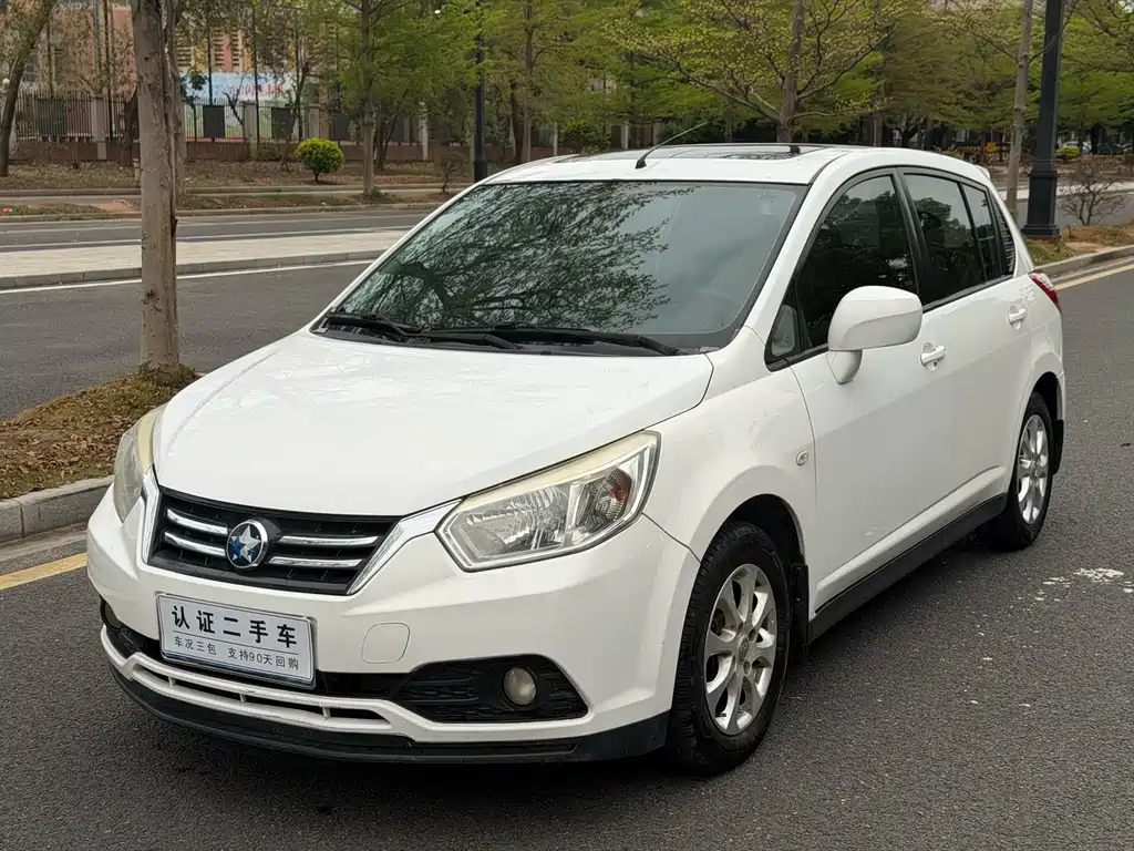 Venucia R50 2015