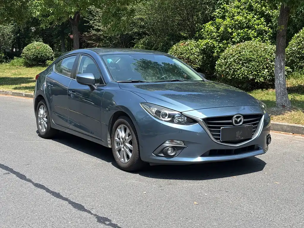 Mazda Mazda3 3 2016 1.5L AT Luxury