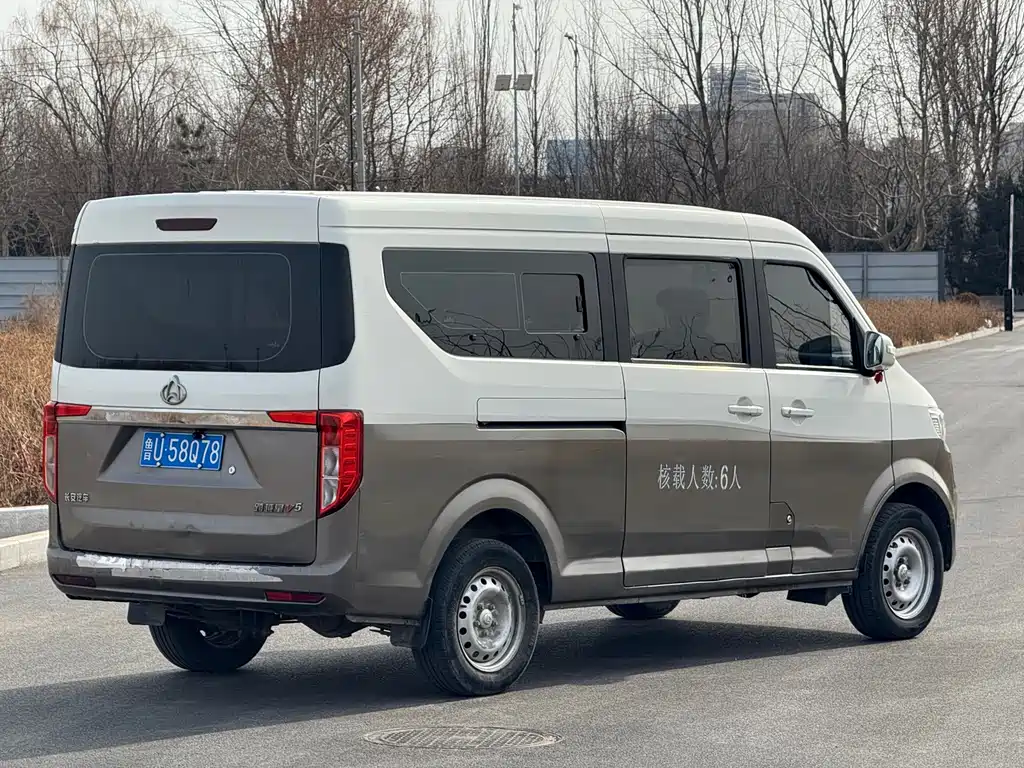 CHANGAN CROSS STAR V5