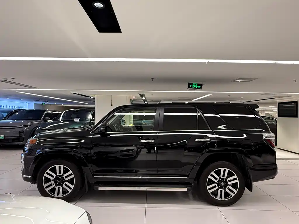 Toyota 4Runner 2022 4.0L AT