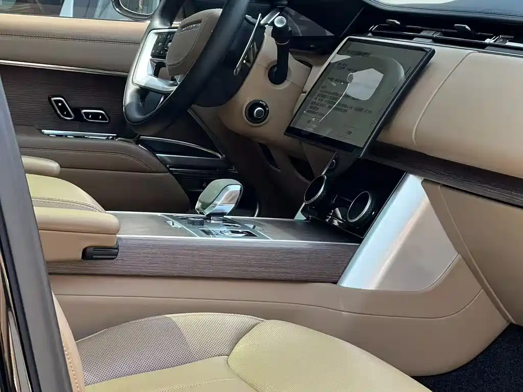 Land Rover Range Rover 2023 3.0 L6 400PS мест Long Wheelbase