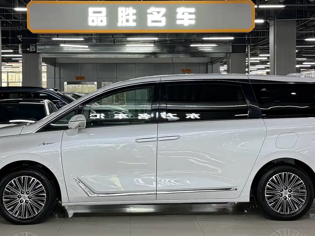 BUICK GL8 NEW ENERGY