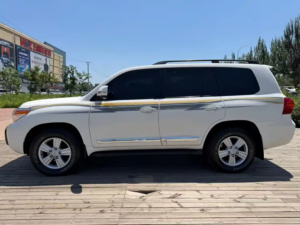 Toyota Land Cruiser 2012 4.6L AT VX-R