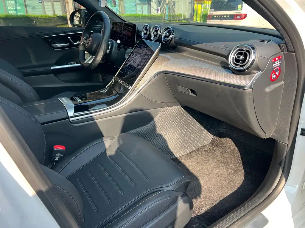 Mercedes-Benz C-Class — миниатюра 14