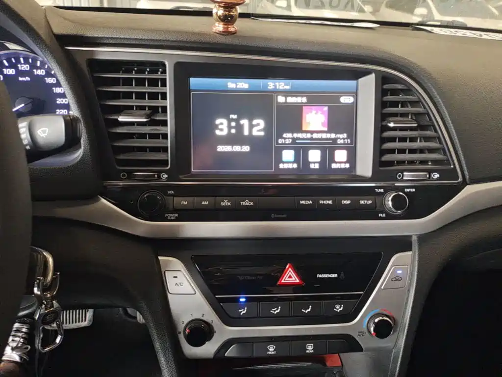 Hyundai Elantra — миниатюра 13