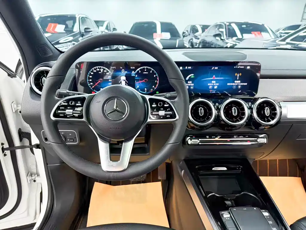 Mercedes-Benz GLB — миниатюра 16